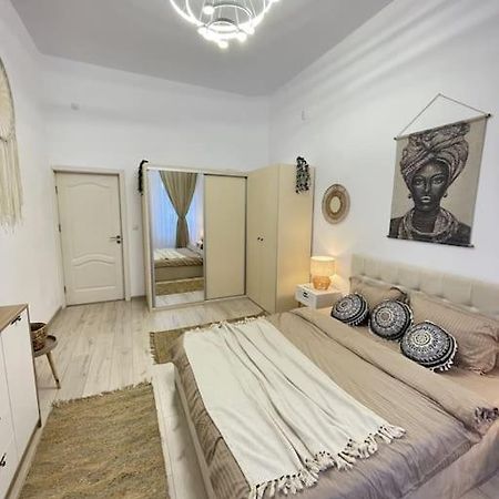Apartament In Centrul Istoric Орадеа Екстериор снимка