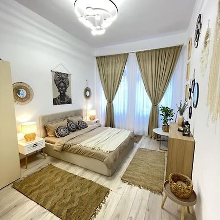 Apartament In Centrul Istoric Орадеа Екстериор снимка